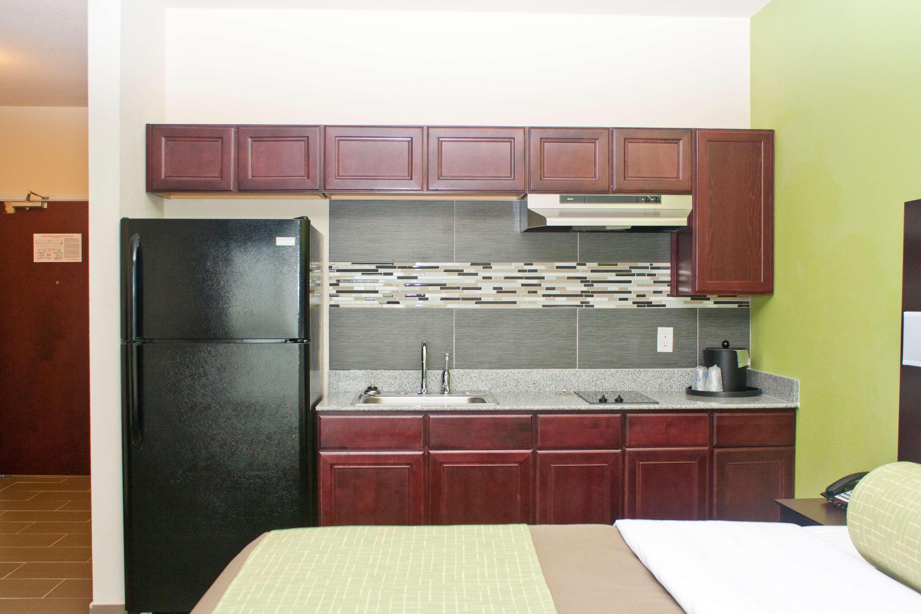 Best Western Plus Pratt Exterior foto
