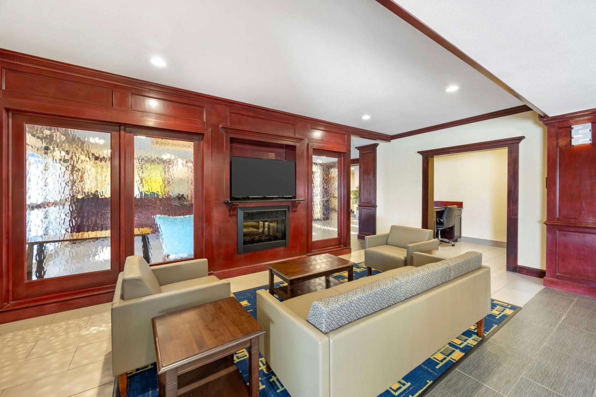 Best Western Plus Pratt Exterior foto