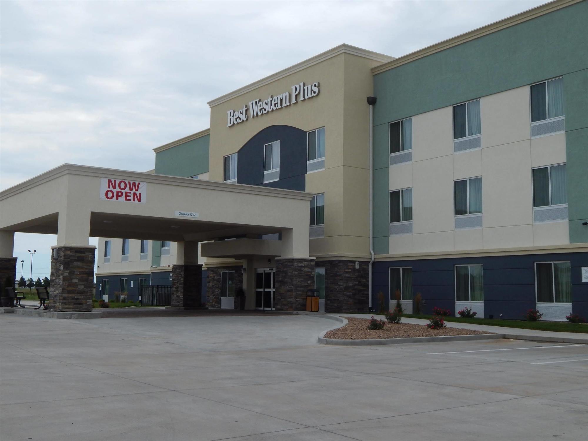 Best Western Plus Pratt Exterior foto