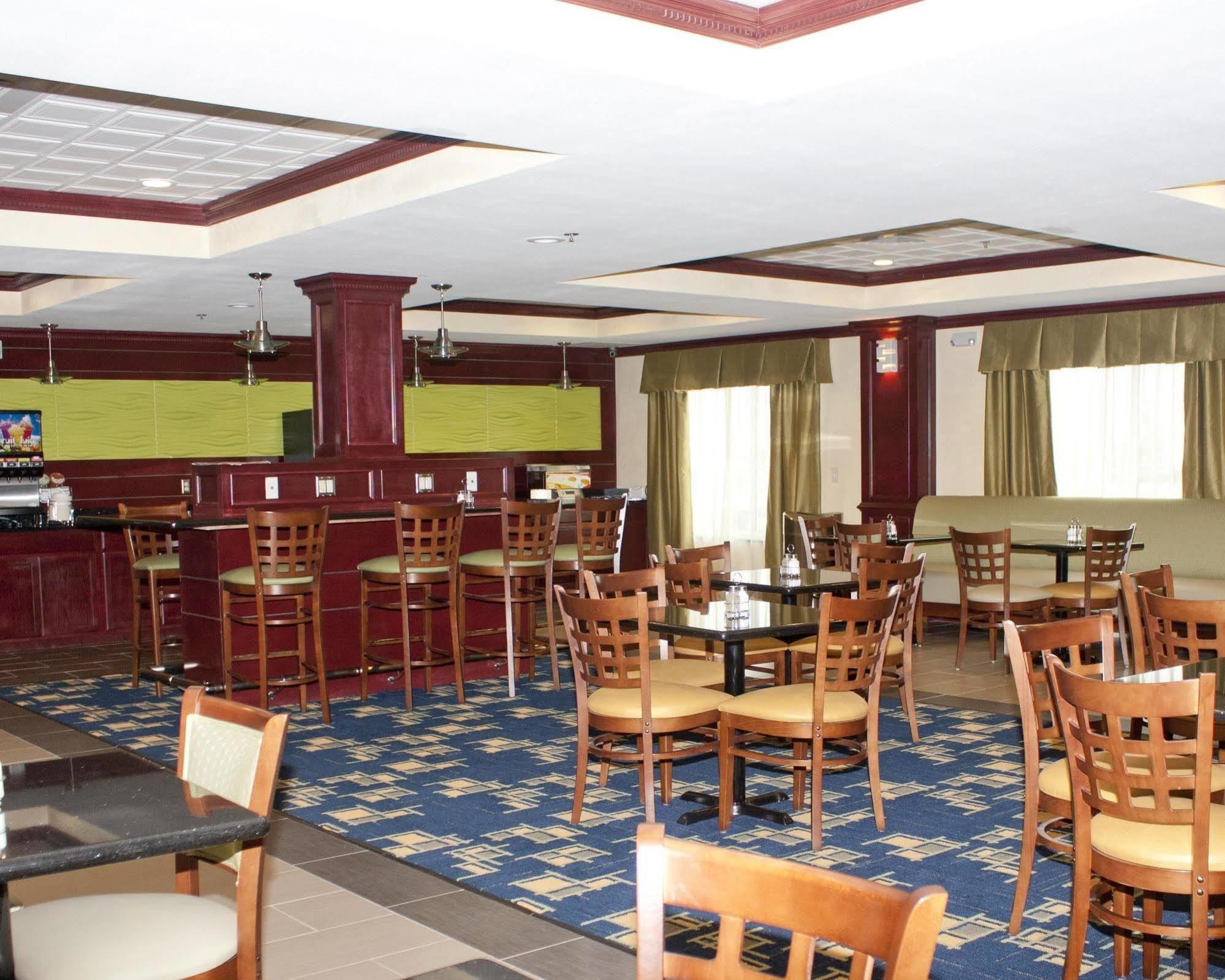 Best Western Plus Pratt Exterior foto
